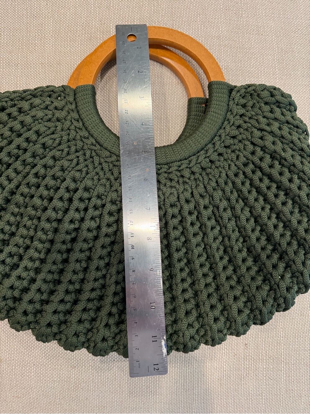 Handcrafted olive green crocheted handbag with wooden handles perfect condition - Picture 3 of 5